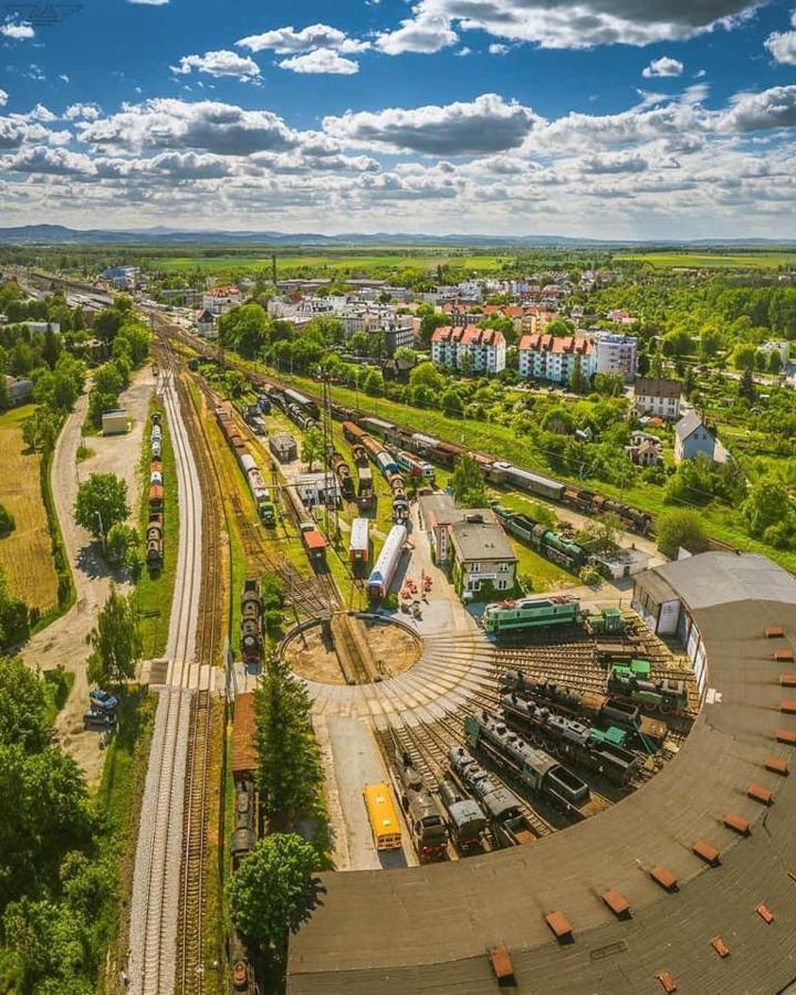 Wagony Sypialne W Muzeum Kolejnictwa Hotel Jaworzyna Slaska Bagian luar foto